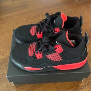 Air Jordan 4 Red Thunder Size 3Y.